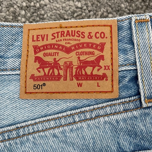 LEVI 501 high rise jean shorts with cut out detailing and button fly - Picture 7 of 13